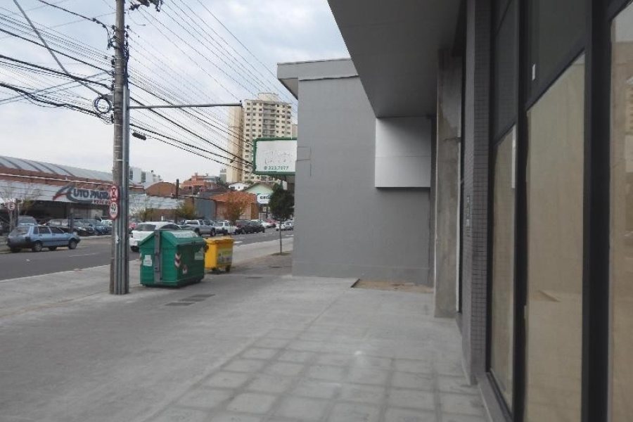 Loja com 423m², 5 vagas, no bairro Pio X em Caxias do Sul para Alugar