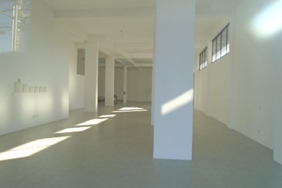 Loja com 423m², 5 vagas, no bairro Pio X em Caxias do Sul para Alugar