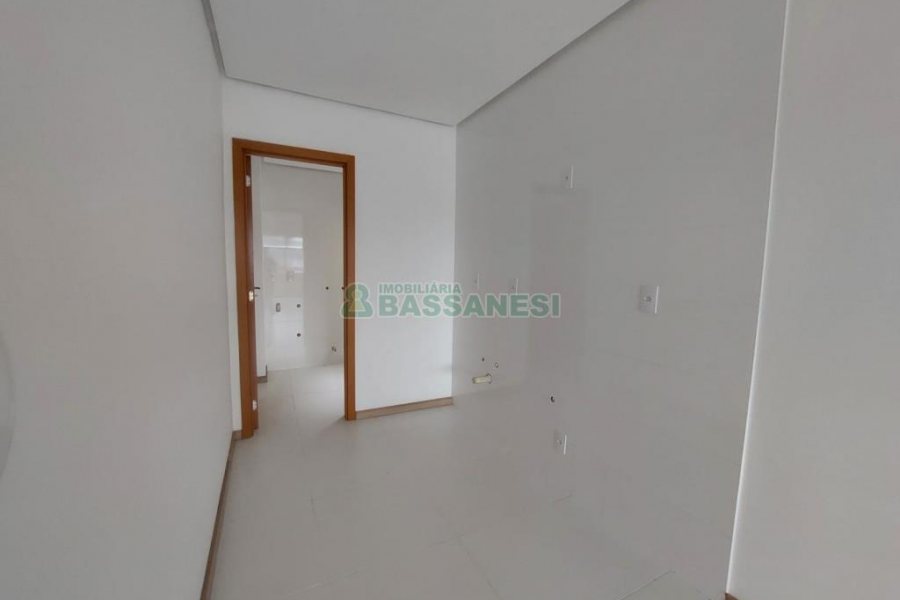 Apartamento com 67m², 2 dormitórios, 1 vaga, no bairro Vinhedos em Caxias do Sul para Comprar