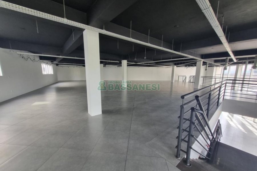 Loja com 996m², no bairro Sagrada Família em Caxias do Sul para Alugar
