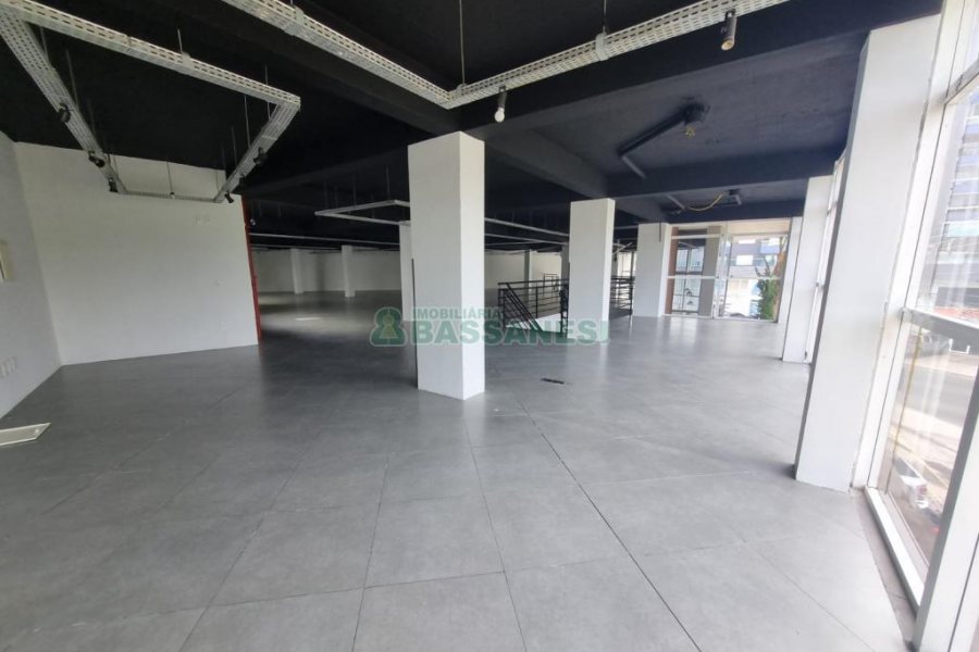 Loja com 996m², no bairro Sagrada Família em Caxias do Sul para Alugar