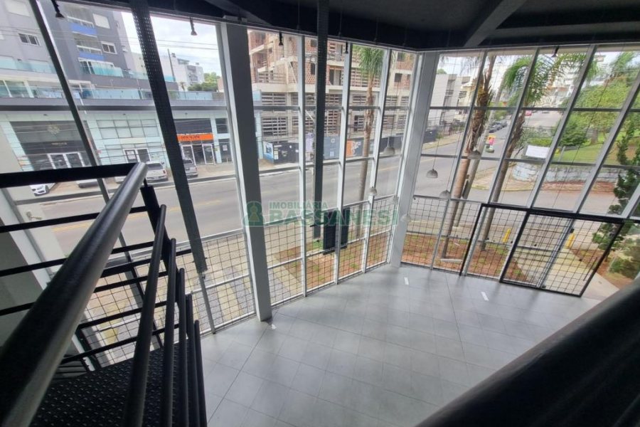 Loja com 996m², no bairro Sagrada Família em Caxias do Sul para Alugar