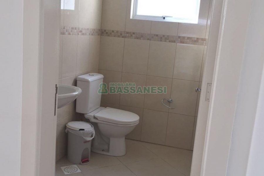 Loja com 330m², no bairro Cinqüentenário em Caxias do Sul para Alugar