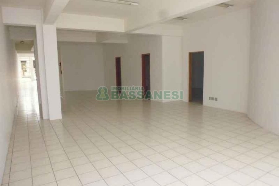Loja com 292m², 10 vagas, no bairro Centro em Caxias do Sul para Alugar