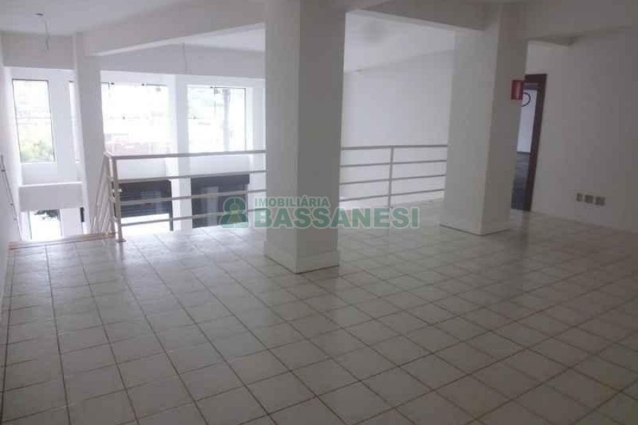 Loja com 292m², 10 vagas, no bairro Centro em Caxias do Sul para Alugar