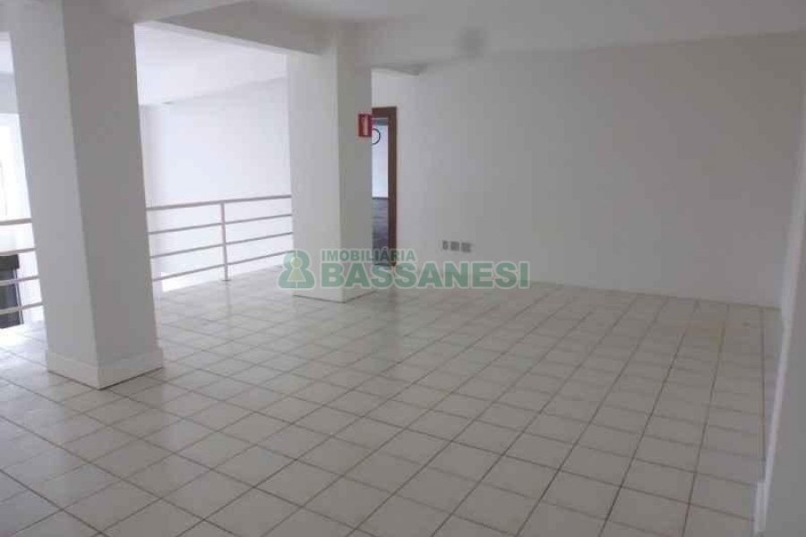 Loja com 292m², 10 vagas, no bairro Centro em Caxias do Sul para Alugar