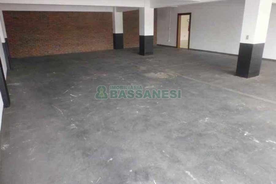 Loja com 292m², 10 vagas, no bairro Centro em Caxias do Sul para Alugar
