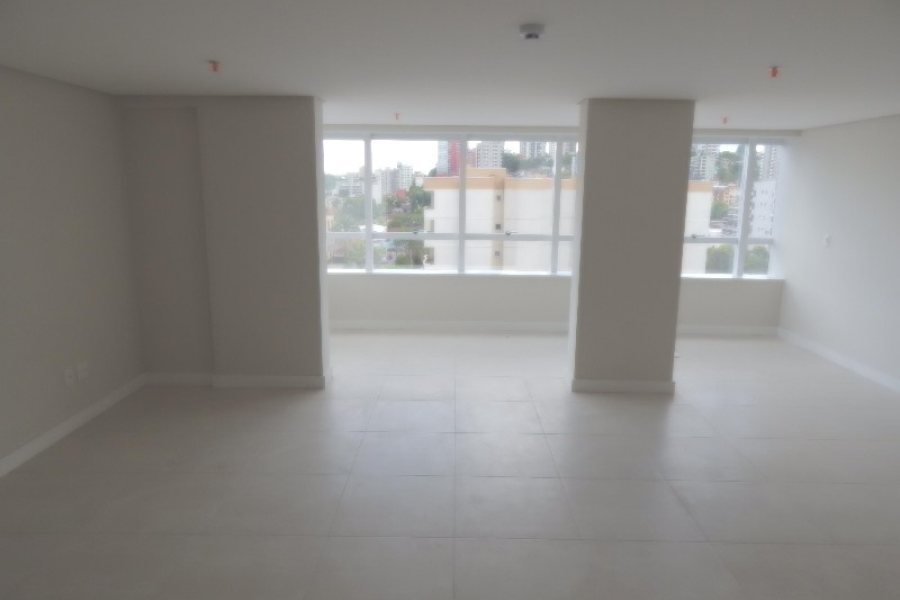 Sala com 52m², 1 vaga, no bairro Pio X em Caxias do Sul para Comprar