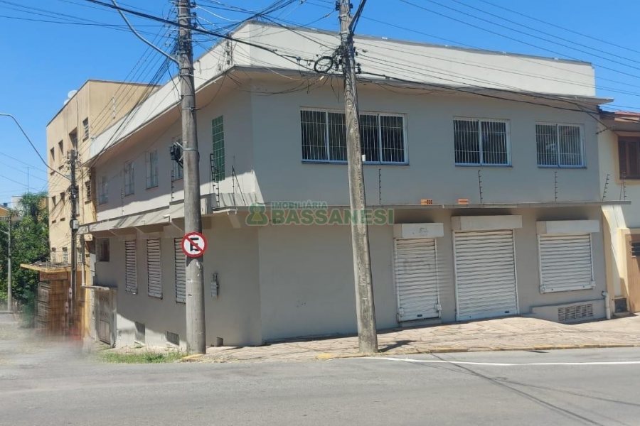 Loja com 460m², 2 vagas, no bairro Medianeira em Caxias do Sul para Alugar
