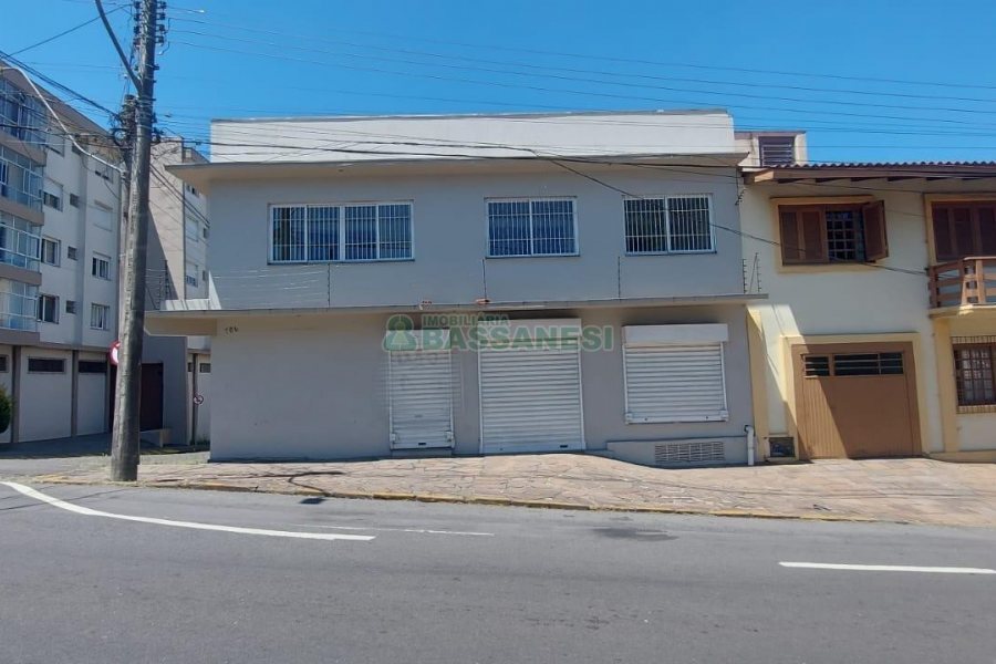 Loja com 460m², 2 vagas, no bairro Medianeira em Caxias do Sul para Alugar
