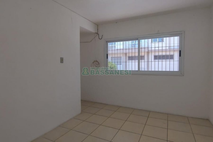 Loja com 460m², 2 vagas, no bairro Medianeira em Caxias do Sul para Alugar
