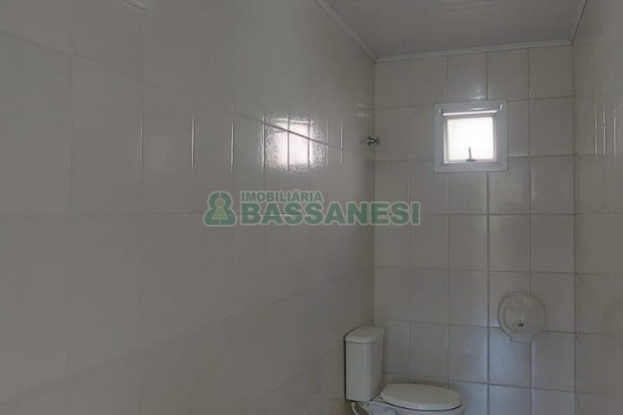 Loja com 460m², 2 vagas, no bairro Medianeira em Caxias do Sul para Alugar