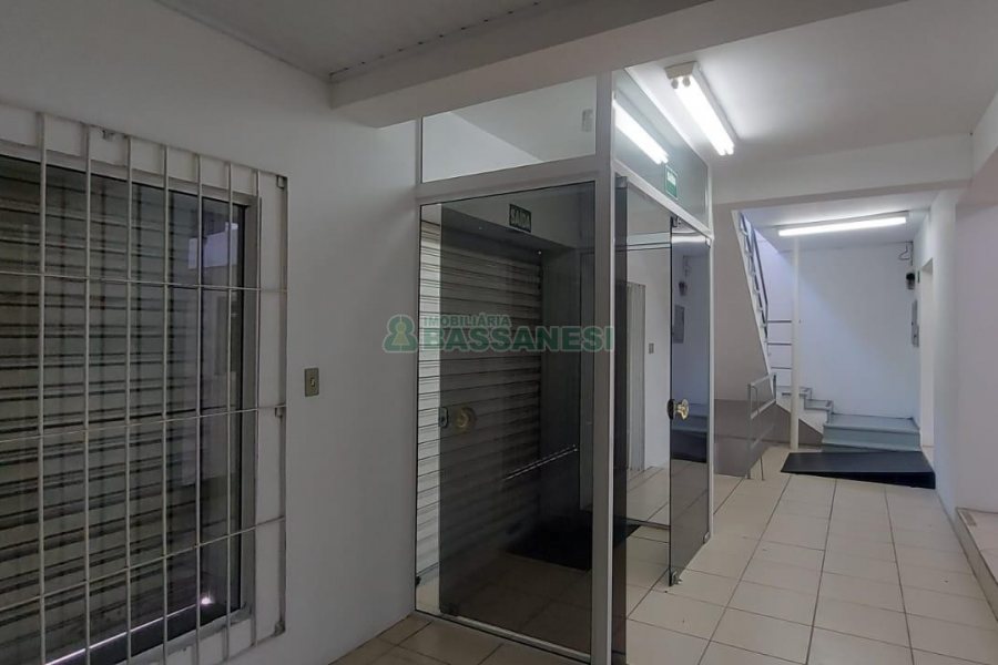 Loja com 460m², 2 vagas, no bairro Medianeira em Caxias do Sul para Alugar