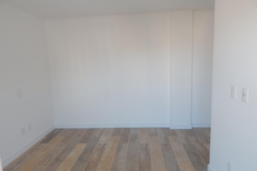Apartamento com 80m², 2 dormitórios, 2 vagas, no bairro Panazzolo em Caxias do Sul para Comprar