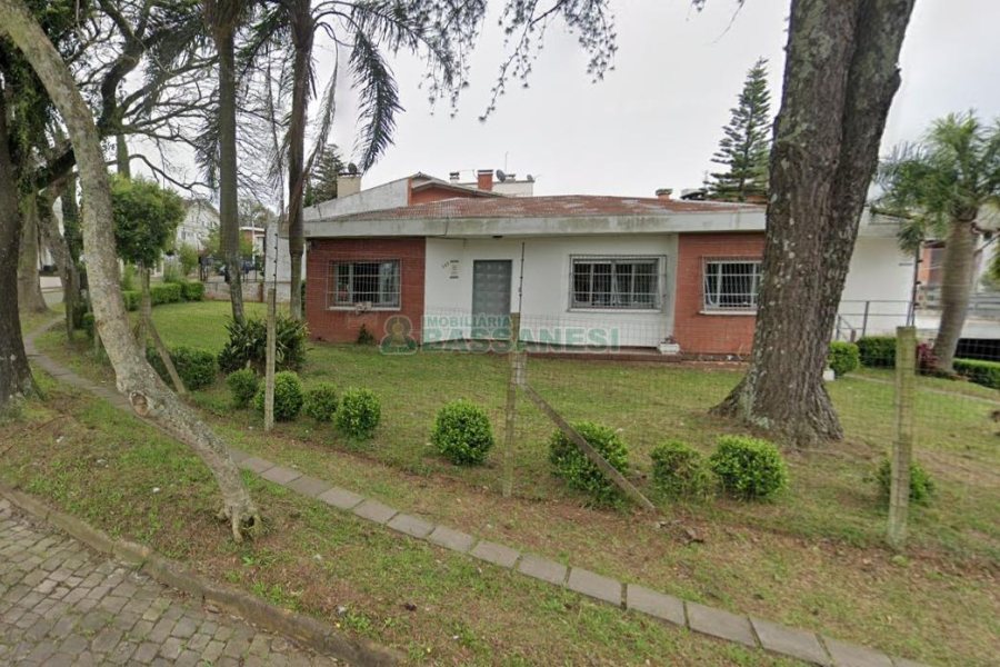 Casa com 240m², 3 dormitórios, 1 vaga, no bairro Cinqüentenário em Caxias do Sul para Comprar