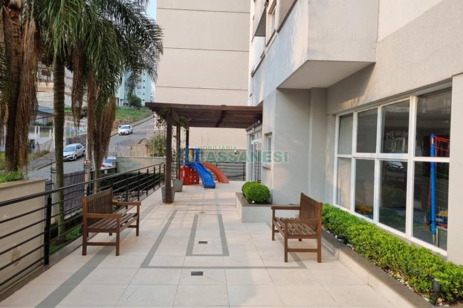 Apartamento com 77m², 3 dormitórios, 2 vagas, no bairro Pio X em Caxias do Sul para Comprar