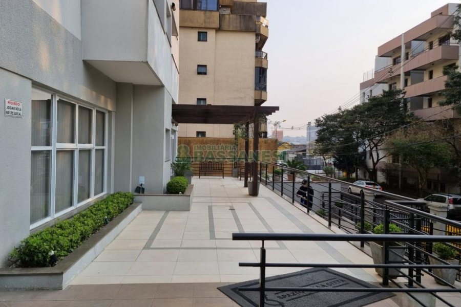 Apartamento com 77m², 3 dormitórios, 2 vagas, no bairro Pio X em Caxias do Sul para Comprar