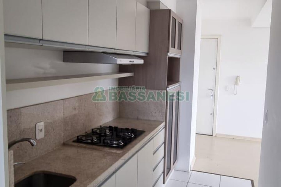 Apartamento com 77m², 3 dormitórios, 2 vagas, no bairro Pio X em Caxias do Sul para Comprar