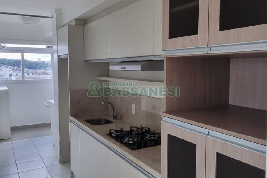Apartamento com 77m², 3 dormitórios, 2 vagas, no bairro Pio X em Caxias do Sul para Comprar