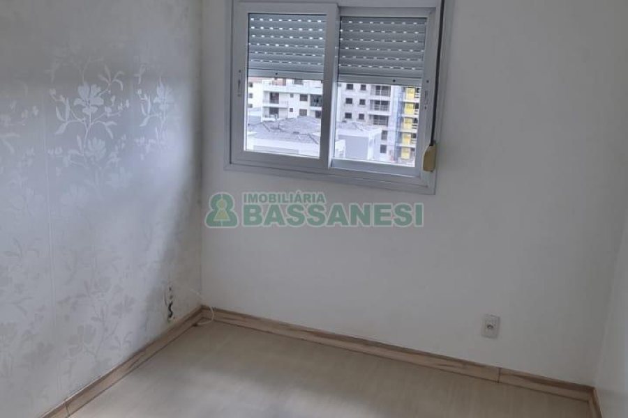 Apartamento com 77m², 3 dormitórios, 2 vagas, no bairro Pio X em Caxias do Sul para Comprar