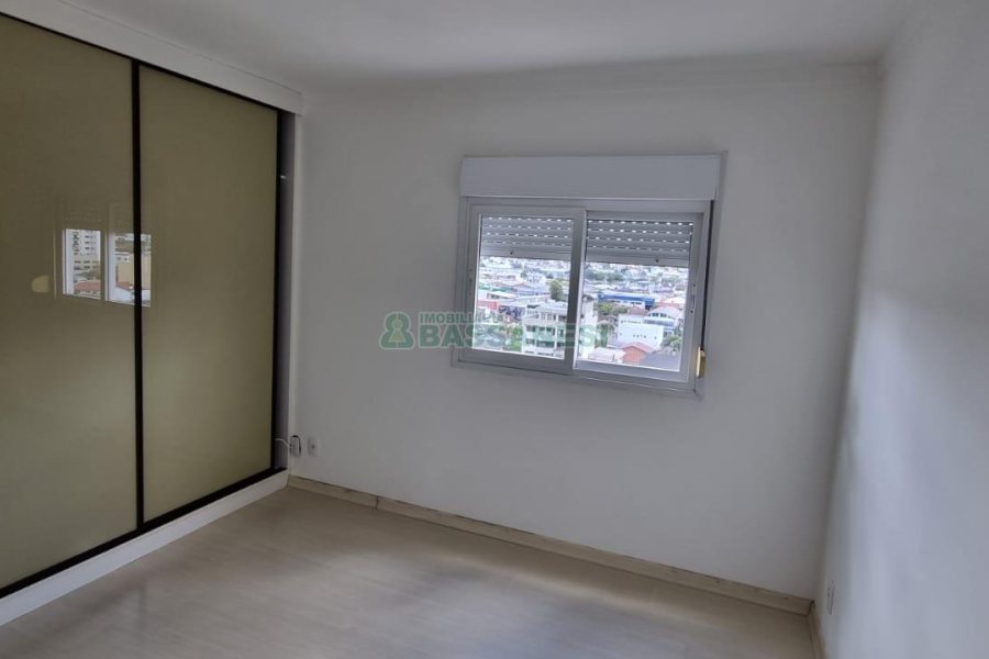 Apartamento com 77m², 3 dormitórios, 2 vagas, no bairro Pio X em Caxias do Sul para Comprar