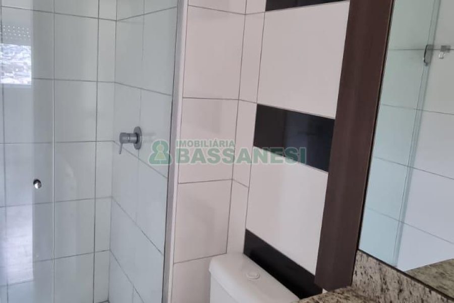 Apartamento com 77m², 3 dormitórios, 2 vagas, no bairro Pio X em Caxias do Sul para Comprar