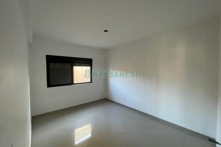 Apartamento com 130m², 2 dormitórios, 1 vaga, no bairro Saint Etienne em Caxias do Sul para Comprar