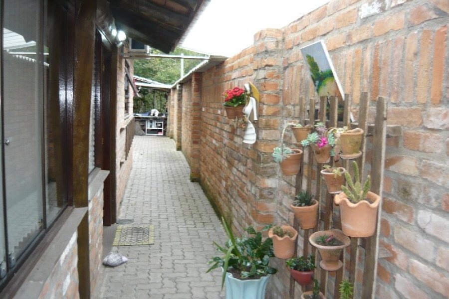 Chácara com 130m², 2 dormitórios, 2 vagas, no bairro Monte Bérico em Caxias do Sul para Comprar