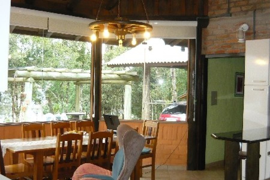 Chácara com 130m², 2 dormitórios, 2 vagas, no bairro Monte Bérico em Caxias do Sul para Comprar