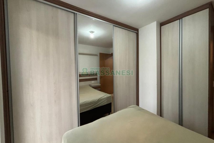 Sobrado com 57m², 2 dormitórios, 1 vaga, no bairro Vinhedos em Caxias do Sul para Alugar