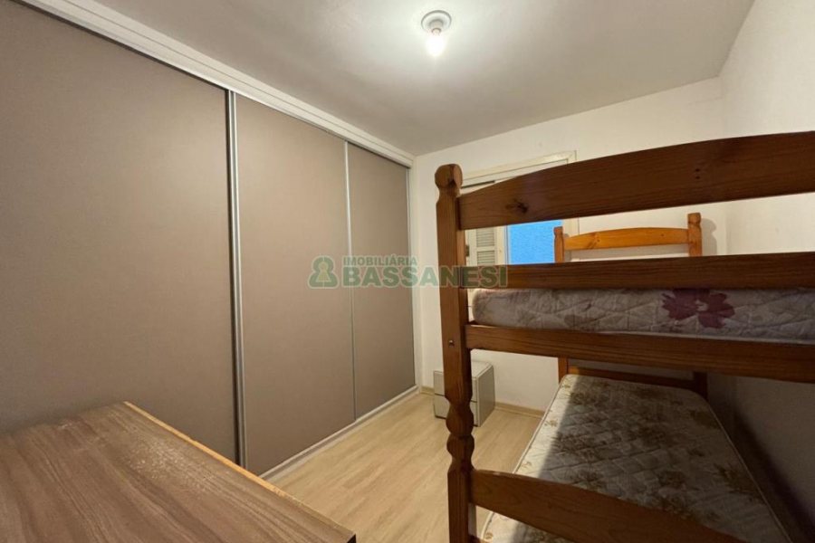 Sobrado com 57m², 2 dormitórios, 1 vaga, no bairro Vinhedos em Caxias do Sul para Alugar