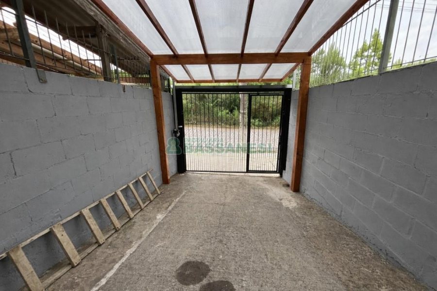 Sobrado com 57m², 2 dormitórios, 1 vaga, no bairro Vinhedos em Caxias do Sul para Alugar