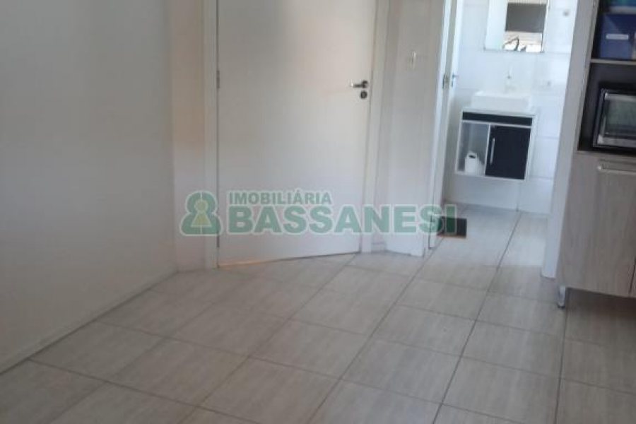 Apto Mobiliado com 40m², 1 dormitório, 1 vaga, no bairro Presidente Vargas em Caxias do Sul para Comprar