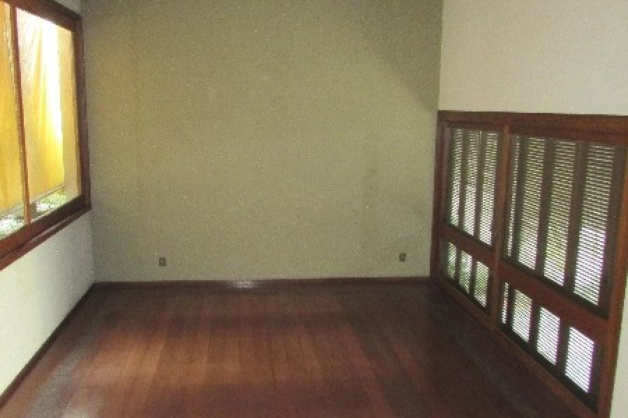 Casa com 238m², 4 dormitórios, 3 vagas, no bairro Sagrada Família em Caxias do Sul para Comprar