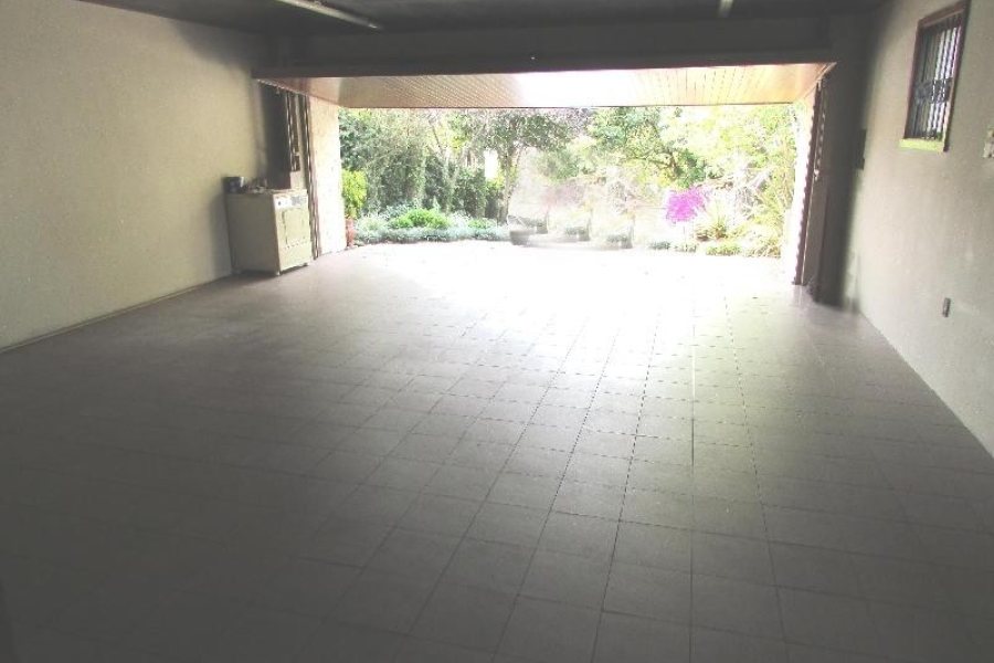Casa com 238m², 4 dormitórios, 3 vagas, no bairro Sagrada Família em Caxias do Sul para Comprar