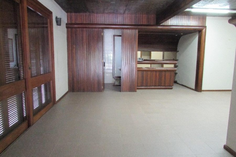 Casa com 238m², 4 dormitórios, 3 vagas, no bairro Sagrada Família em Caxias do Sul para Comprar