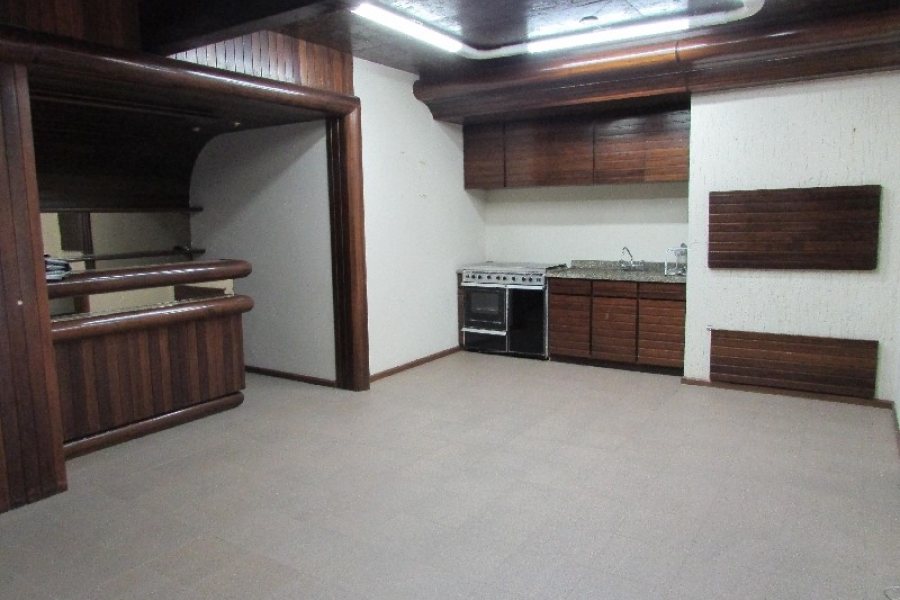 Casa com 238m², 4 dormitórios, 3 vagas, no bairro Sagrada Família em Caxias do Sul para Comprar