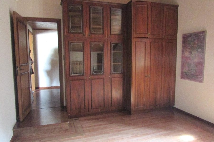 Casa com 238m², 4 dormitórios, 3 vagas, no bairro Sagrada Família em Caxias do Sul para Comprar