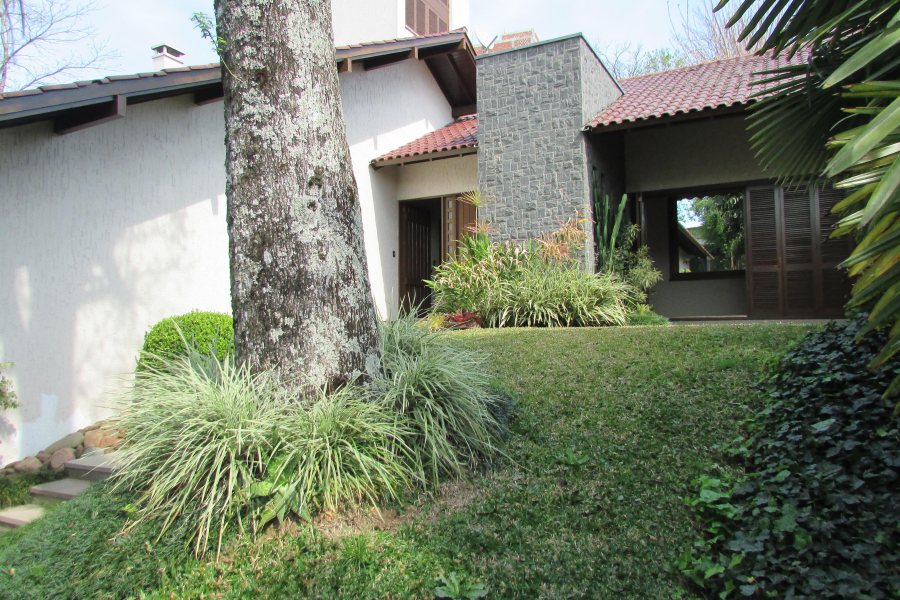 Casa com 238m², 4 dormitórios, 3 vagas, no bairro Sagrada Família em Caxias do Sul para Comprar