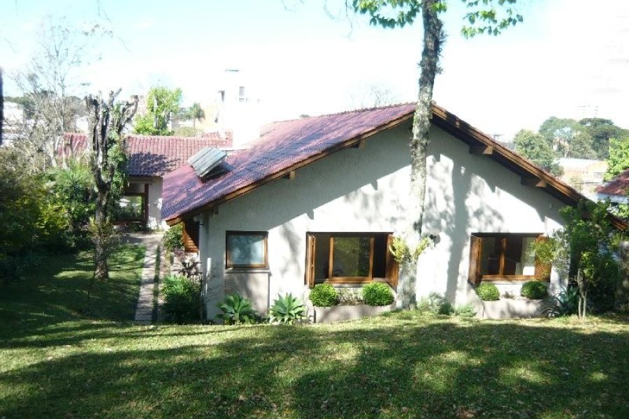 Casa com 238m², 4 dormitórios, 3 vagas, no bairro Sagrada Família em Caxias do Sul para Comprar