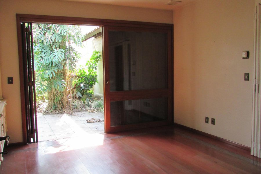 Casa com 238m², 4 dormitórios, 3 vagas, no bairro Sagrada Família em Caxias do Sul para Comprar