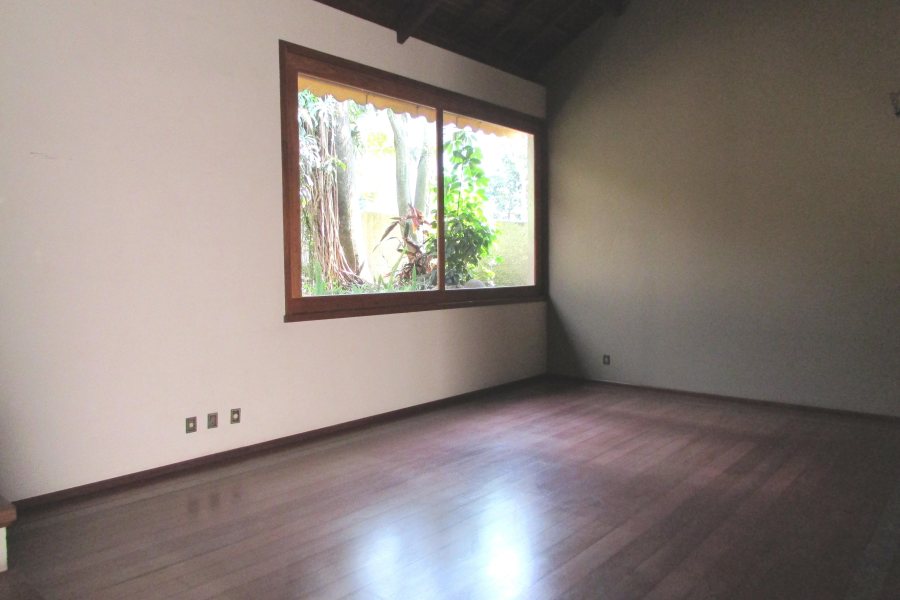 Casa com 238m², 4 dormitórios, 3 vagas, no bairro Sagrada Família em Caxias do Sul para Comprar