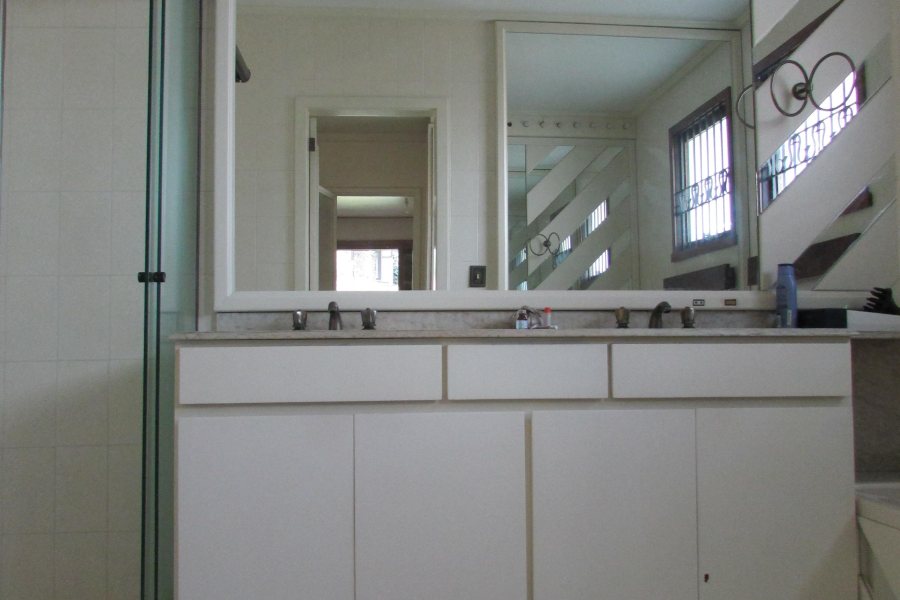 Casa com 238m², 4 dormitórios, 3 vagas, no bairro Sagrada Família em Caxias do Sul para Comprar