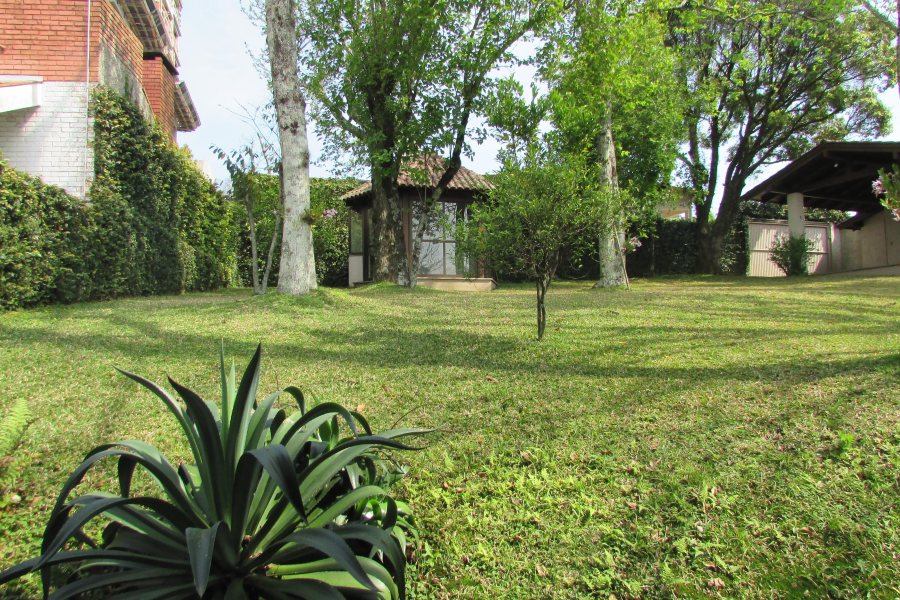 Casa com 238m², 4 dormitórios, 3 vagas, no bairro Sagrada Família em Caxias do Sul para Comprar