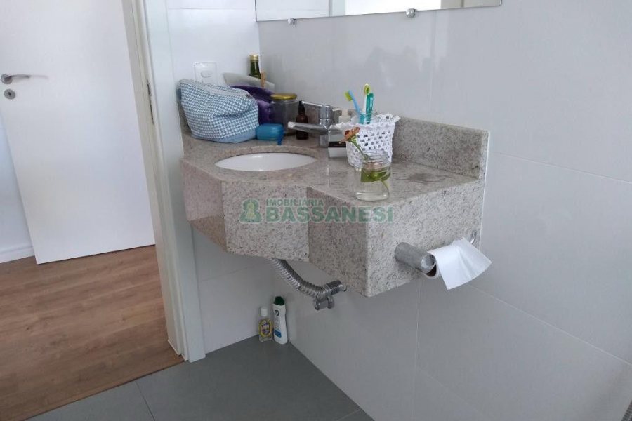 Apartamento com 78m², 2 dormitórios, 2 vagas, no bairro Panazzolo em Caxias do Sul para Comprar