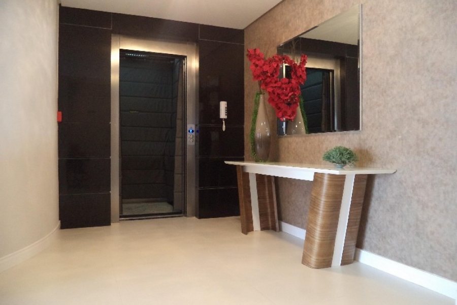 Apartamento com 78m², 2 dormitórios, 2 vagas, no bairro Panazzolo em Caxias do Sul para Comprar