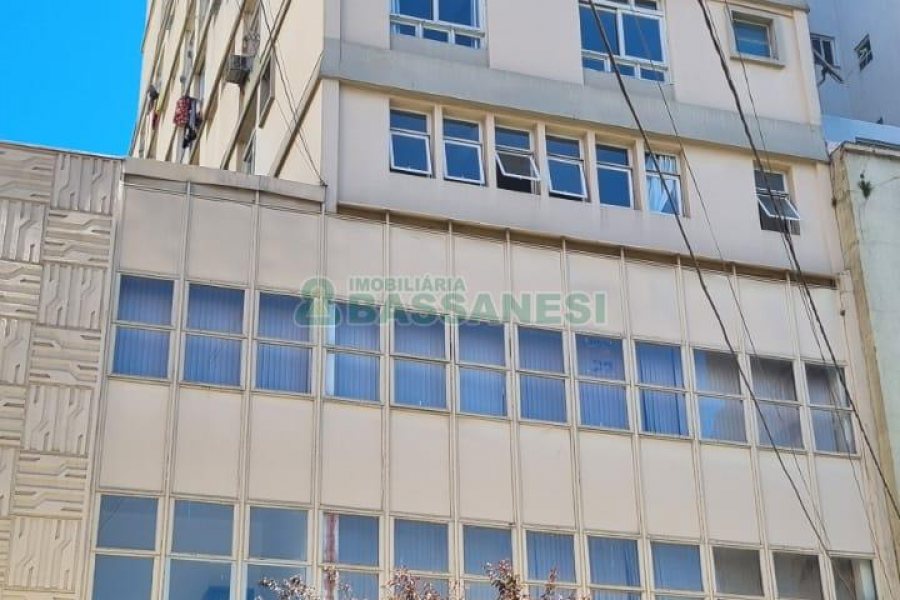 Kitinete com 29m², 1 dormitório, no bairro Centro em Caxias do Sul para Comprar