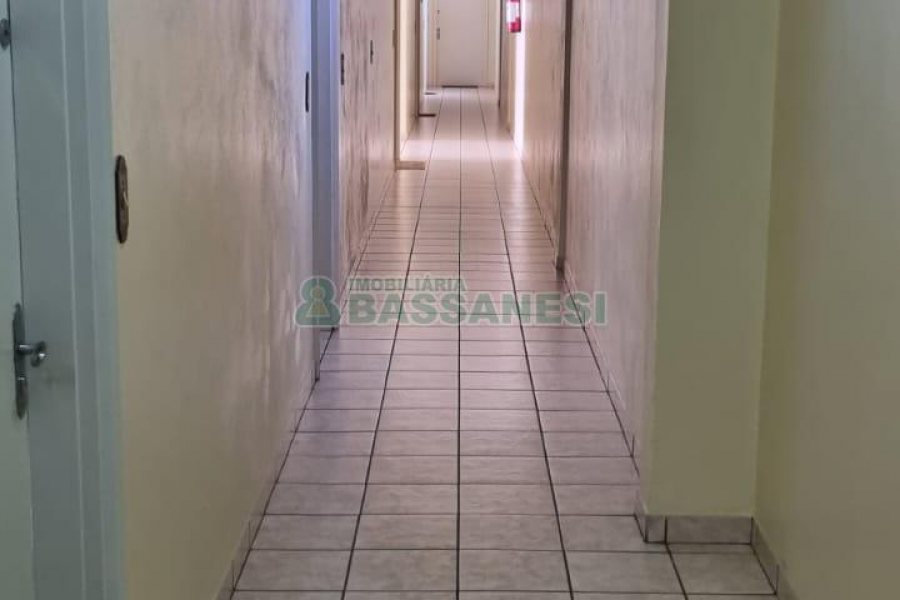 Kitinete com 29m², 1 dormitório, no bairro Centro em Caxias do Sul para Comprar