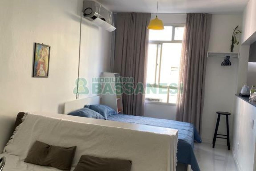 Kitinete com 29m², 1 dormitório, no bairro Centro em Caxias do Sul para Comprar