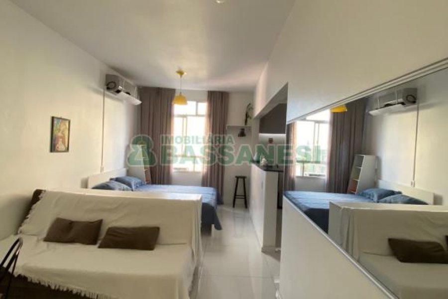 Kitinete com 29m², 1 dormitório, no bairro Centro em Caxias do Sul para Comprar
